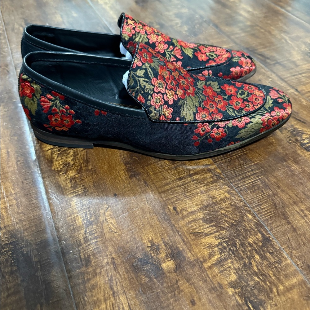 Steve Madden Duplex Black and Red Slip-On